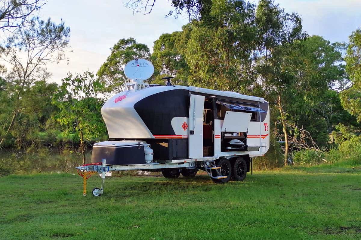 Kimberley-Kampers-Kruiser-T-Class-luxury-caravan-exterior-hero-1200px